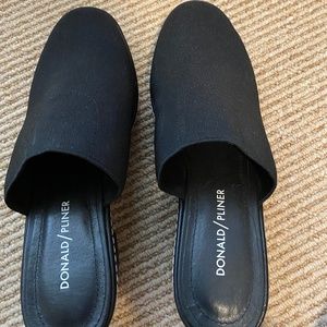 BLACK SLIP ON MULE/WEDGE  SHOE